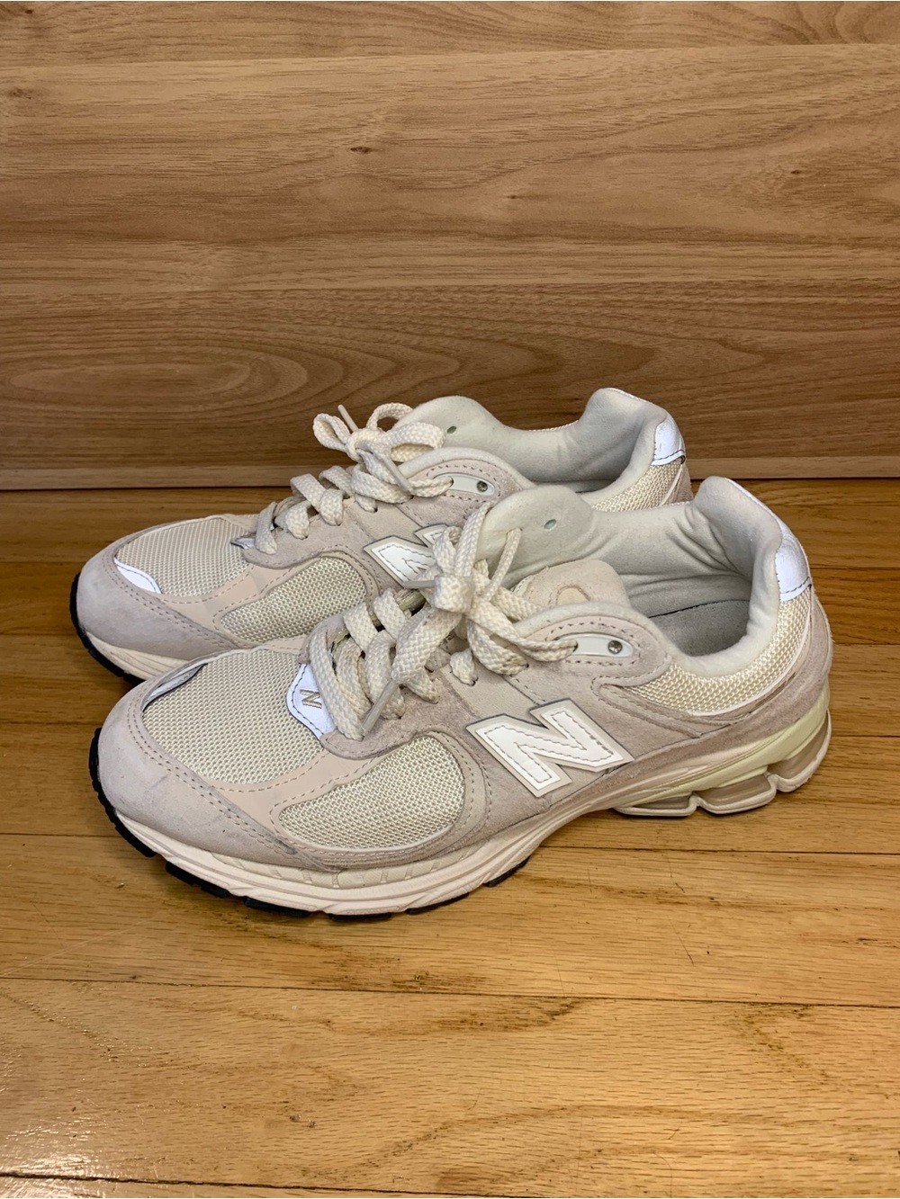 New Balance 2002R Sneakers in Beige/White - Size 7